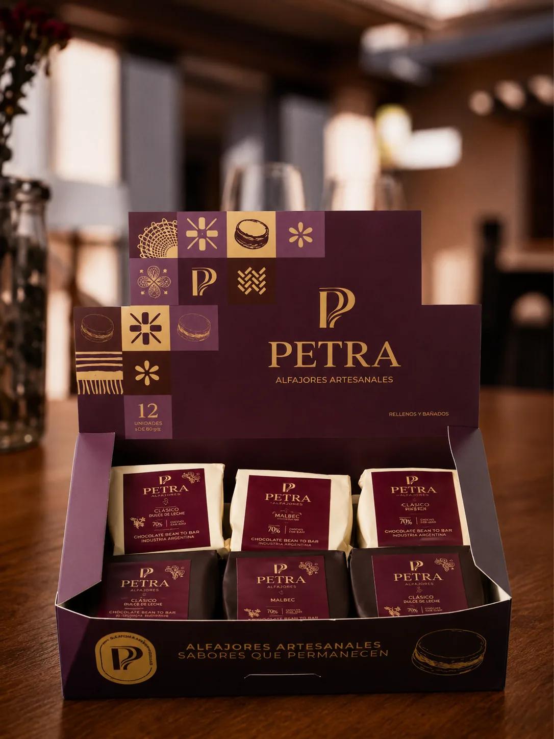 Caja Exhibidora PETRA — 12 alfajores surtidos (dulce de leche y Malbec) en presentación para góndola